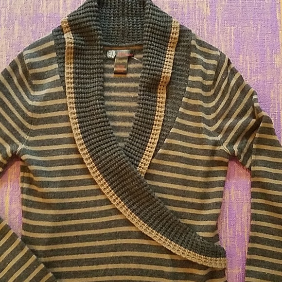 Sweater with accents - Picture 3 of 4